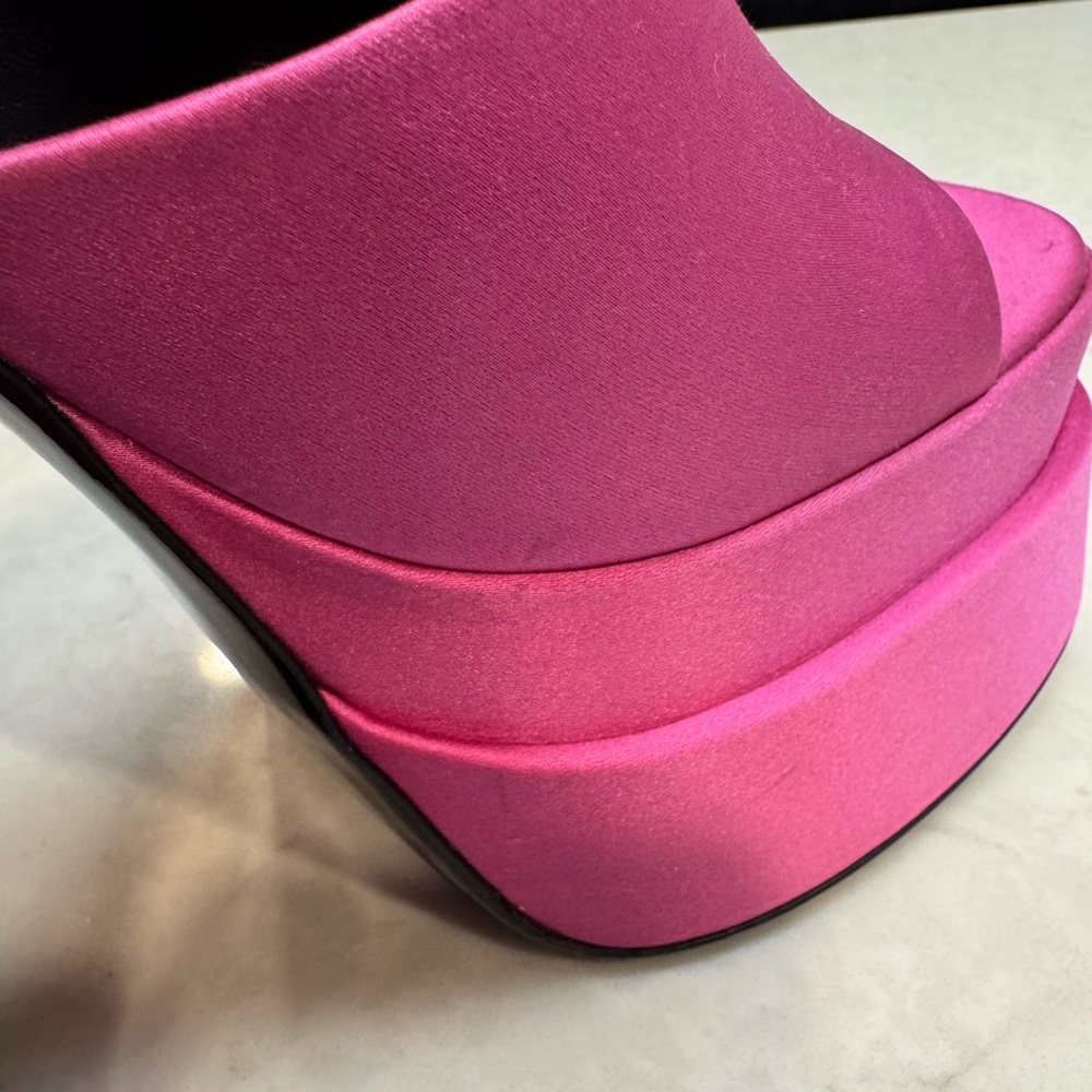 Versace Open-Toe Platform Heel - Picture 11 of 14